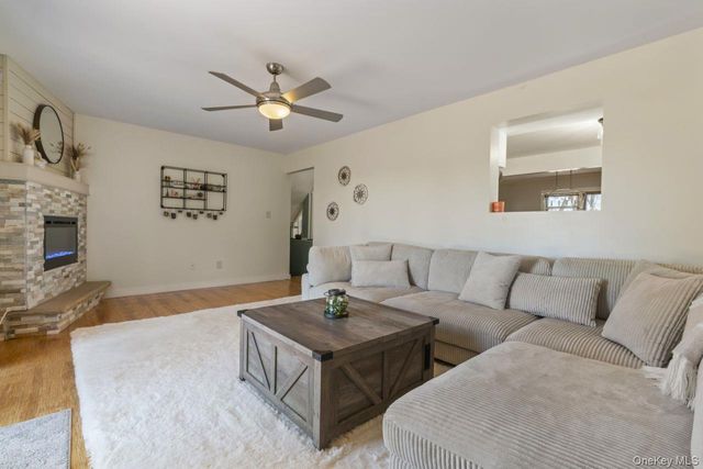 11 Dennard Road, Hauppauge, NY 11788