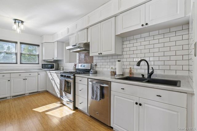 11 Dennard Road, Hauppauge, NY 11788