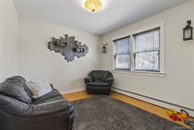 11 Dennard Road, Hauppauge, NY 11788