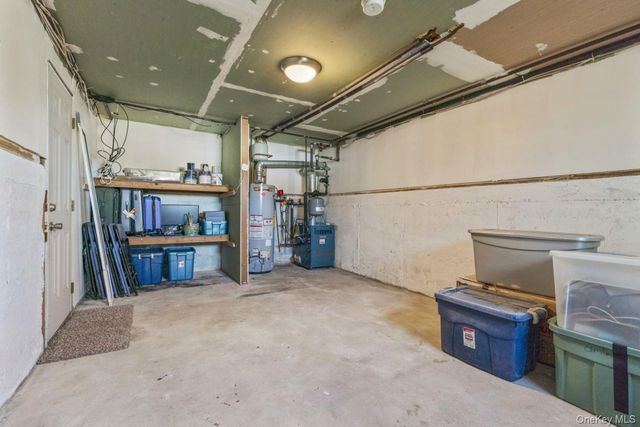 11 Dennard Road, Hauppauge, NY 11788