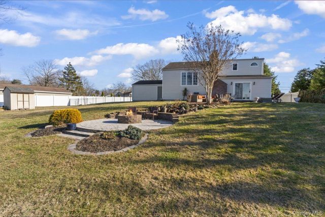 11 Dennard Road, Hauppauge, NY 11788