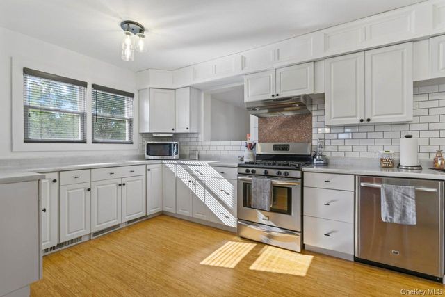 11 Dennard Road, Hauppauge, NY 11788