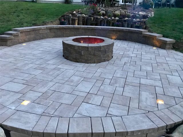 11 Dennard Road, Hauppauge, NY 11788