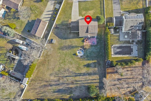 11 Dennard Road, Hauppauge, NY 11788