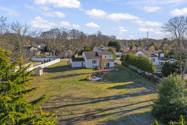 11 Dennard Road, Hauppauge, NY 11788