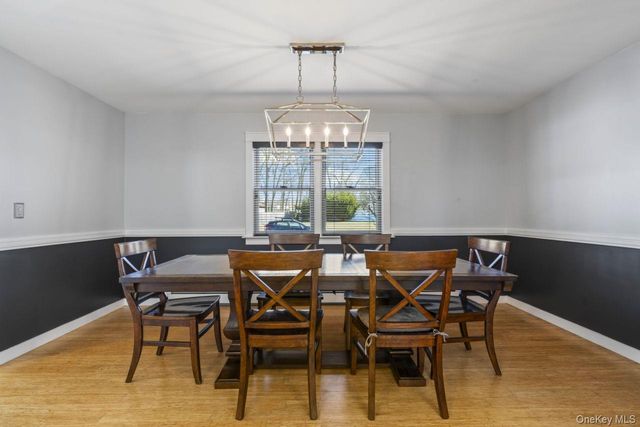 11 Dennard Road, Hauppauge, NY 11788