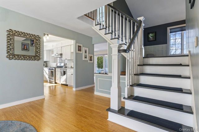 11 Dennard Road, Hauppauge, NY 11788