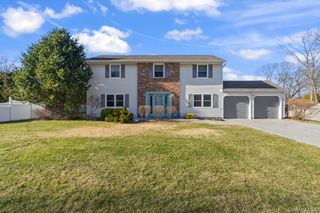 11 Dennard Road, Hauppauge, NY 11788