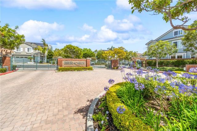 20851 Cabrillo Lane, Huntington Beach, CA 92646