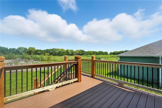 19710 W 195th Place, Spring Hill, KS 66083