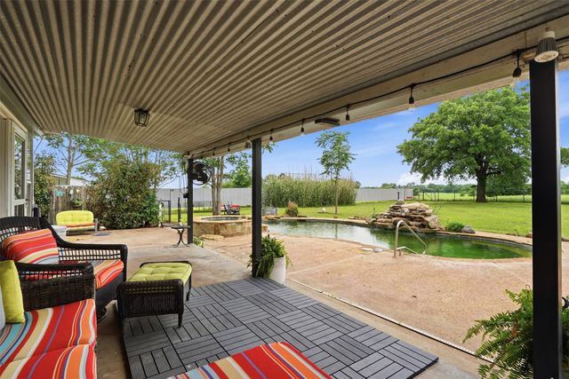 2182 Sunflower Road, Paradise, TX 76073