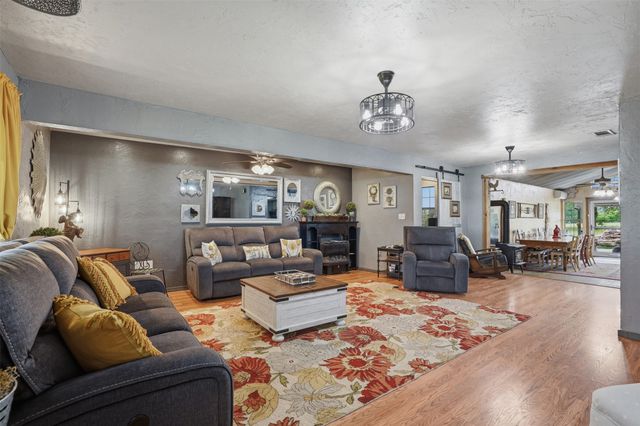 2182 Sunflower Road, Paradise, TX 76073
