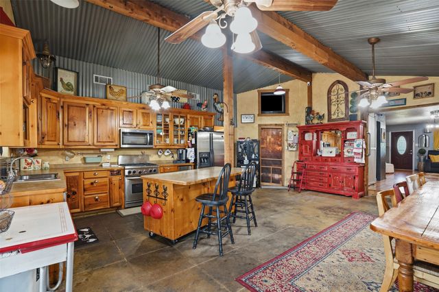 2182 Sunflower Road, Paradise, TX 76073