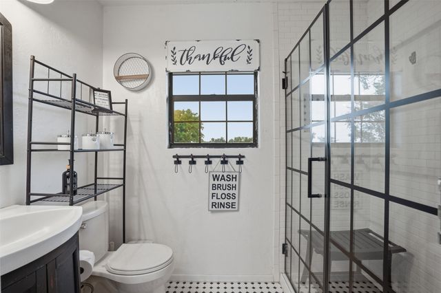 2182 Sunflower Road, Paradise, TX 76073