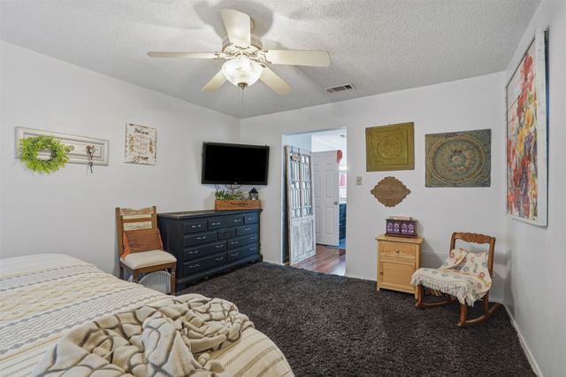 2182 Sunflower Road, Paradise, TX 76073