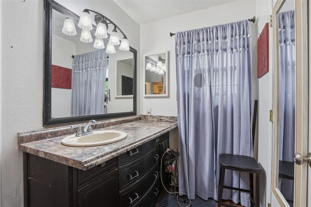 2182 Sunflower Road, Paradise, TX 76073