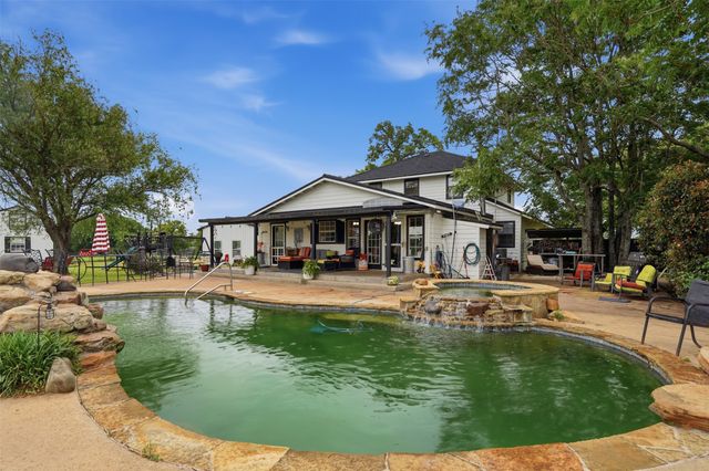 2182 Sunflower Road, Paradise, TX 76073