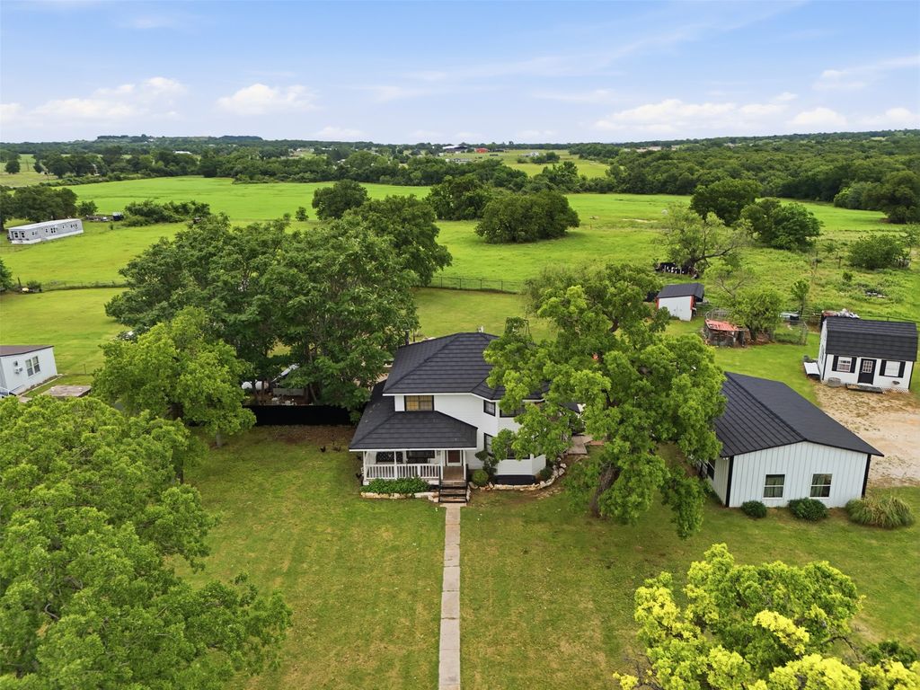 2182 Sunflower Road, Paradise, TX 76073