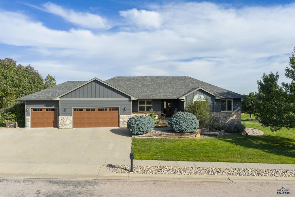 5318 BETHPAGE DR, Rapid City, SD 57702