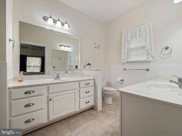140 PLOW RUN LN, Winchester, VA 22602