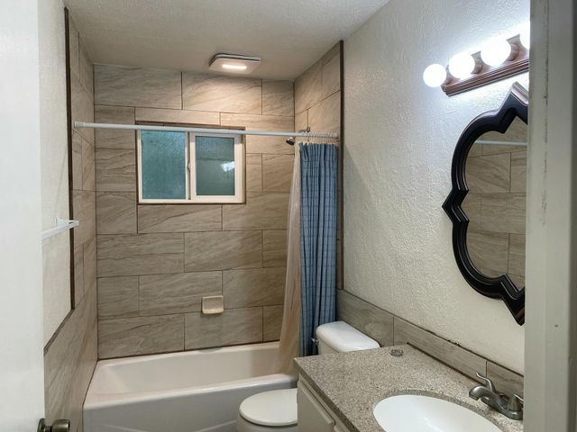 726 N Mooney Boulevard, Visalia, CA 93291