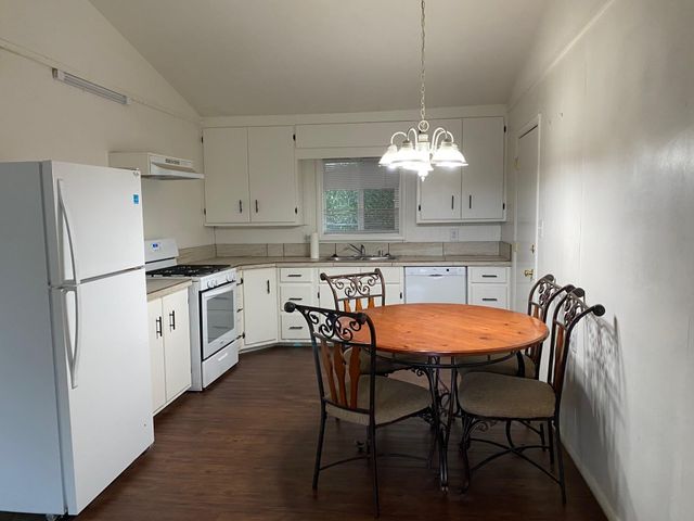 726 N Mooney Boulevard, Visalia, CA 93291