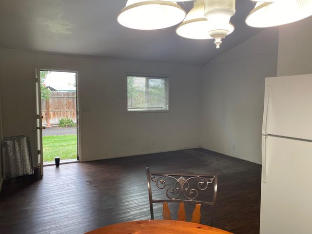 726 N Mooney Boulevard, Visalia, CA 93291