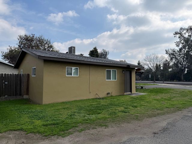726 N Mooney Boulevard, Visalia, CA 93291