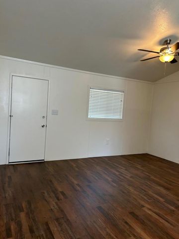 726 N Mooney Boulevard, Visalia, CA 93291