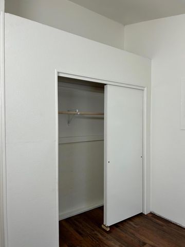 726 N Mooney Boulevard, Visalia, CA 93291