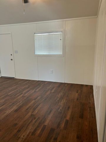 726 N Mooney Boulevard, Visalia, CA 93291