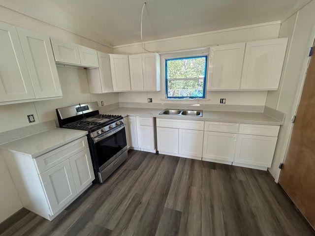 726 N Mooney Boulevard, Visalia, CA 93291