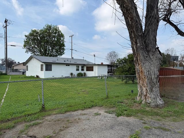 726 N Mooney Boulevard, Visalia, CA 93291