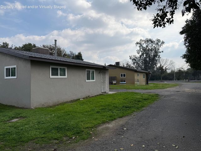 726 N Mooney Boulevard, Visalia, CA 93291
