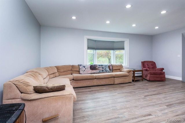 1337 Haines Road, Lapeer, MI 48446
