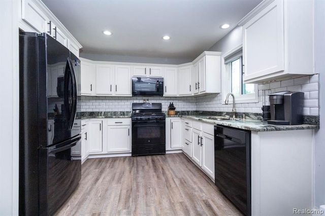 1337 Haines Road, Lapeer, MI 48446