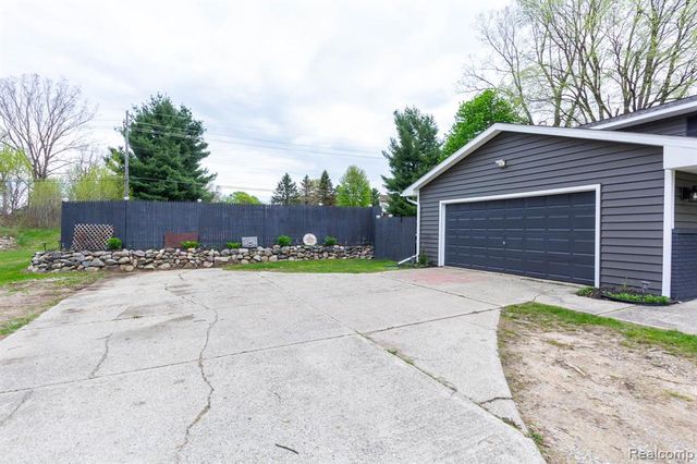 1337 Haines Road, Lapeer, MI 48446