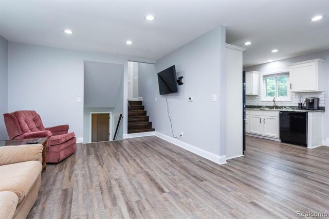 1337 Haines Road, Lapeer, MI 48446