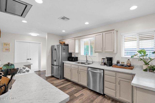 1612 W OCOTILLO Road, Phoenix, AZ 85015