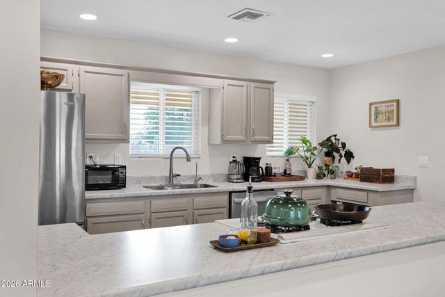 1612 W OCOTILLO Road, Phoenix, AZ 85015