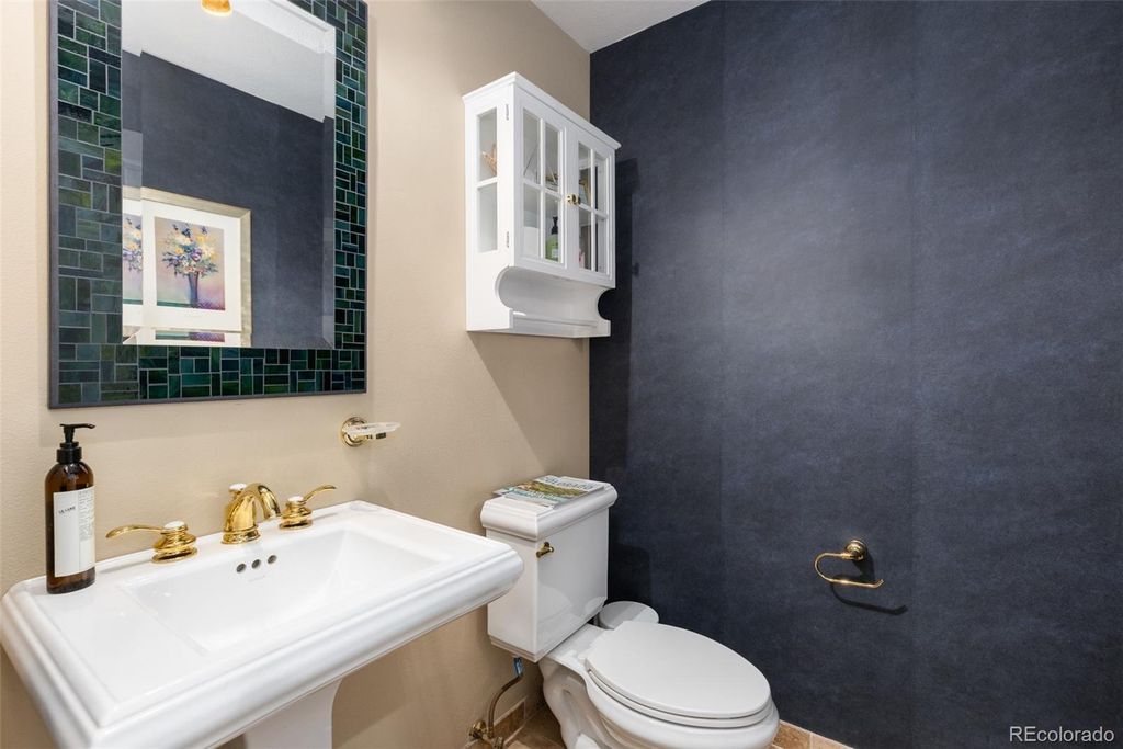 Image 18 of property listing at 9931 E Ida Place, Greenwood Village, CO 80111