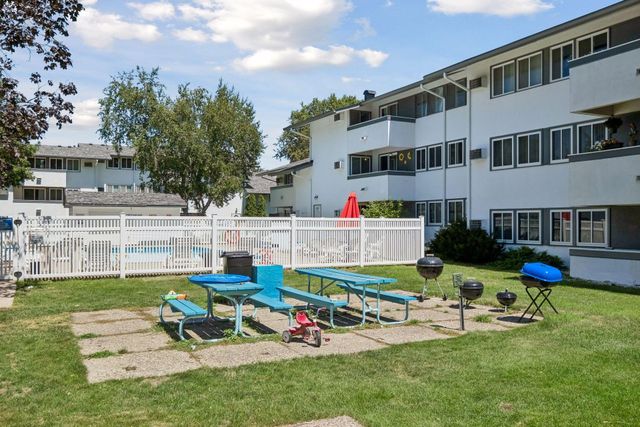 1331 W 82nd Street A, Bloomington, MN 55420