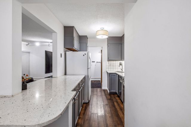 1331 W 82nd Street A, Bloomington, MN 55420