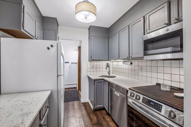 1331 W 82nd Street A, Bloomington, MN 55420