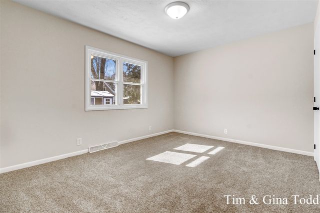 568 Greenfield Street, Coopersville, MI 49404