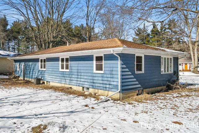 568 Greenfield Street, Coopersville, MI 49404