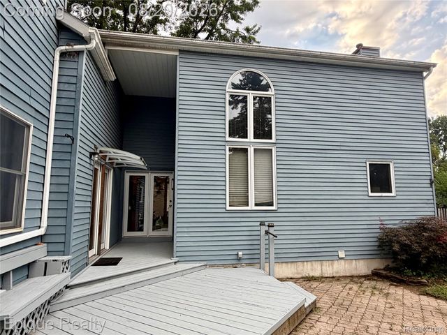 8484 Wesley Drive, Flushing Charter Township, MI 48433