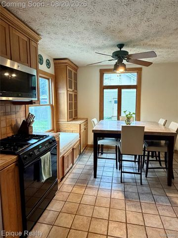 8484 Wesley Drive, Flushing Charter Township, MI 48433