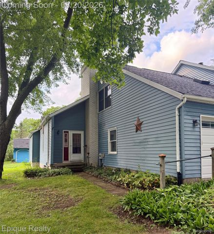 8484 Wesley Drive, Flushing Charter Township, MI 48433
