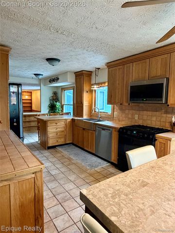8484 Wesley Drive, Flushing Charter Township, MI 48433